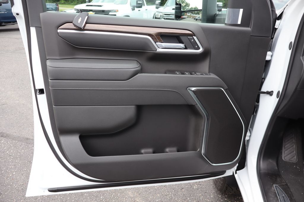 New 2026 Chevrolet Silverado 2500 LT w/ All Star Edition AWD/4WD image 4