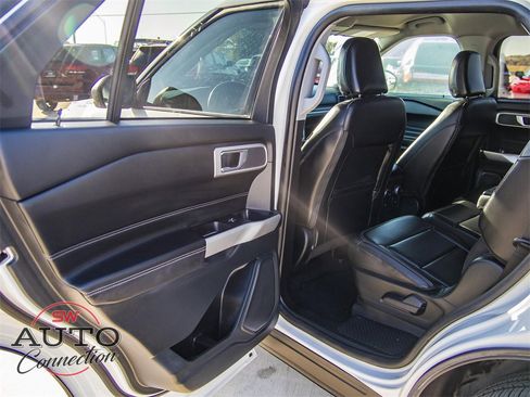 Used 2023 Ford Explorer XLT w/ Equipment Group 202A image 27