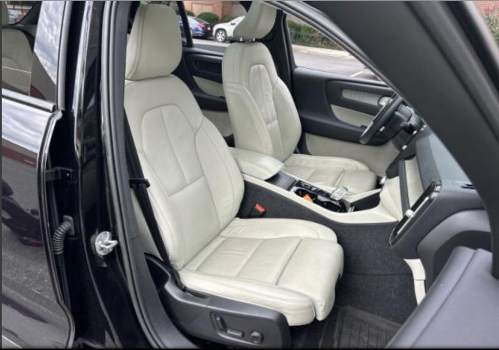 Used 2023 Volvo XC40 B5 Plus w/ Protection Package Premier AWD/4WD image 11
