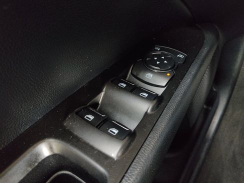 Used 2020 Ford Fusion SEL FWD image 27