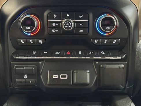 Used 2022 Chevrolet Silverado 2500 High Country w/ Technology Package image 26