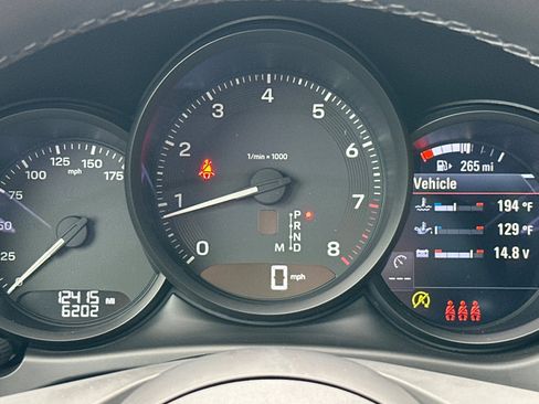 Certified 2024 Porsche Macan AWD image 25