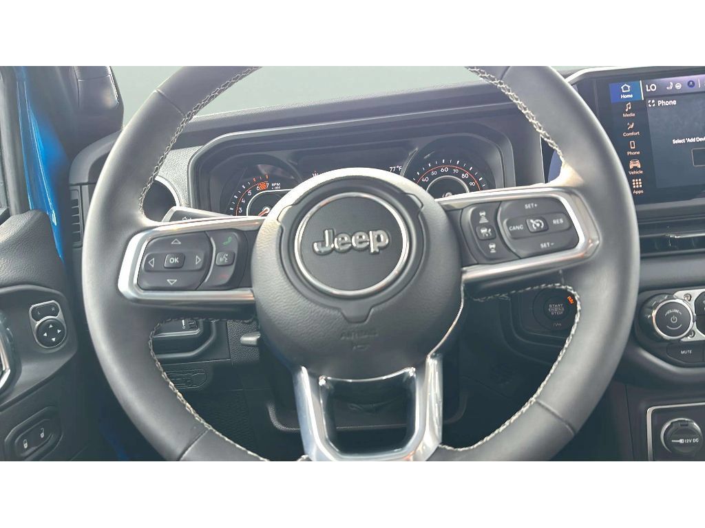 Used 2025 Jeep Wrangler Unlimited Sahara AWD/4WD image 14