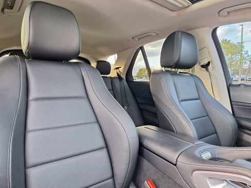 Used 2020 Mercedes-Benz GLE 450 4MATIC w/ Premium Package image 31