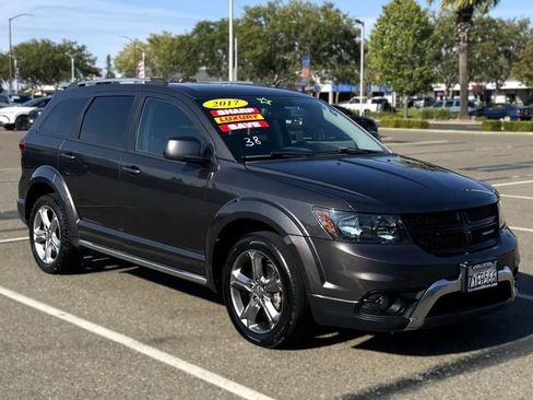 Used 2017 Dodge Journey Crossroad FWD image 3