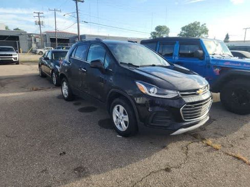 Used 2019 Chevrolet Trax LT w/ LT Convenience Package AWD/4WD image 4