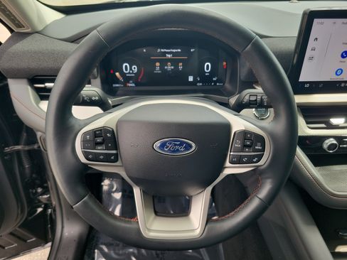 Used 2025 Ford Explorer Active w/ Active Comfort Package RWD image 20