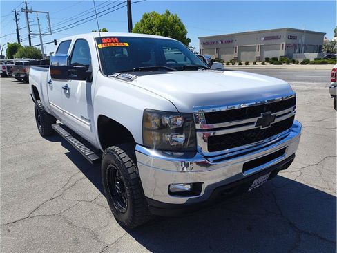 Used 2011 Chevrolet Silverado 2500 LT AWD/4WD image 3