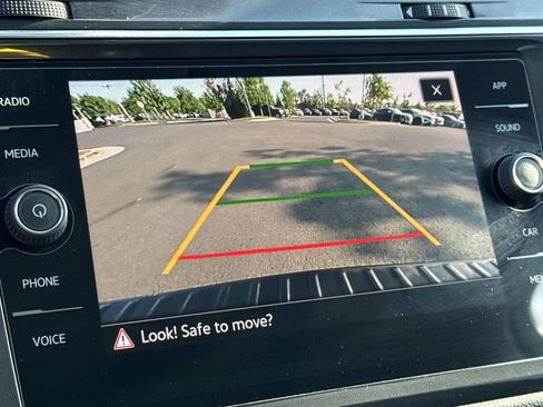 Used 2023 Volkswagen Tiguan SE w/ Panoramic Sunroof Package FWD image 15