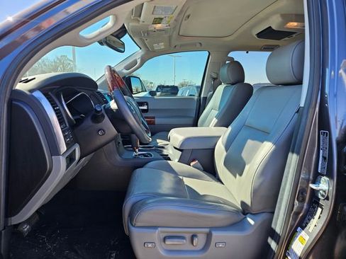 Used 2021 Toyota Sequoia Platinum image 9