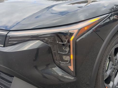 New 2025 Kia K4 LXS image 9