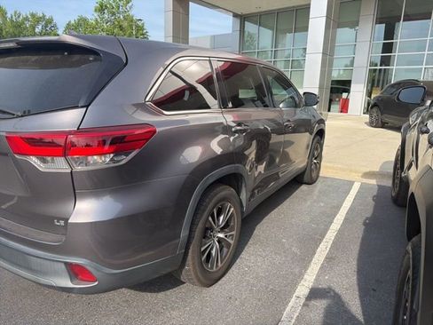 Used 2019 Toyota Highlander Plus FWD image 5