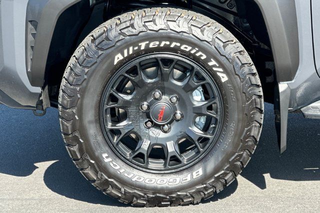 Certified 2025 Toyota 4Runner TRD Off-Road Premium w/ Tow Technology Package AWD/4WD image 31