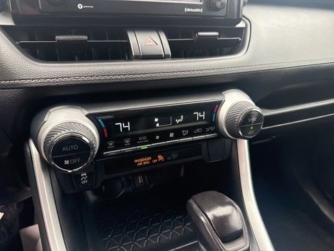 Used 2022 Toyota RAV4 LE image 10