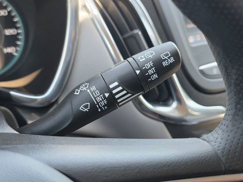 Used 2023 Chevrolet Equinox LS FWD image 35