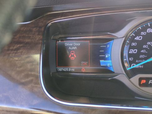 Used 2018 Ford Taurus Limited image 22