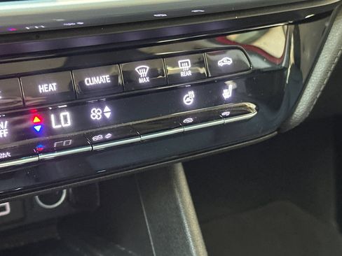 Used 2023 Chevrolet Bolt LT w/ Infotainment Package FWD image 30