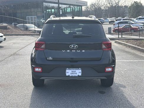 Used 2023 Hyundai Venue SEL image 6