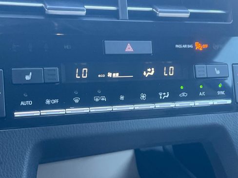 Used 2019 Toyota Avalon XLE w/ Moonroof Package FWD image 16