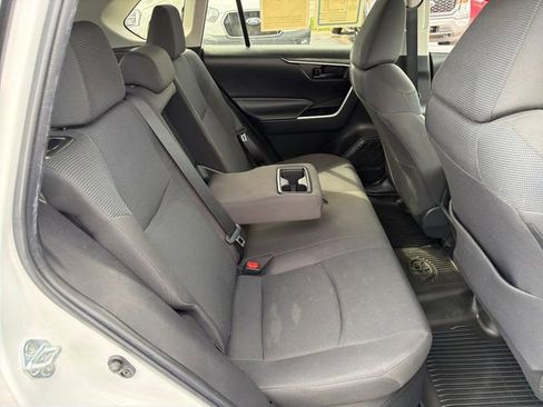 Used 2022 Toyota RAV4 LE AWD/4WD image 16