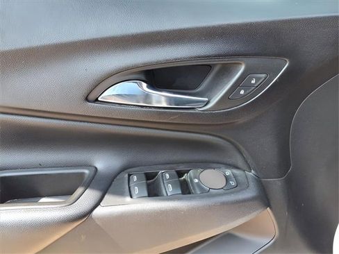 Used 2020 Chevrolet Equinox LT image 16