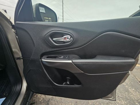 Used 2019 Jeep Cherokee Limited w/ Luxury Group image 53