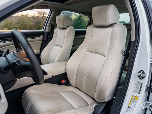 Used 2018 Honda Accord EX image 18