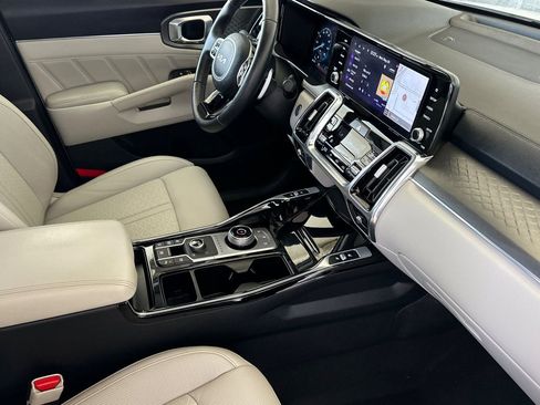 Certified 2023 Kia Sorento SX Prestige w/ Panoramic Sunroof Package AWD/4WD image 17