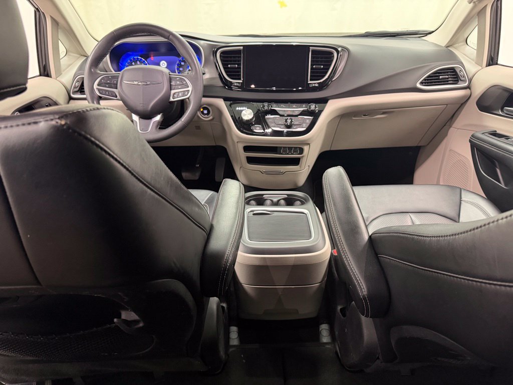 Used 2024 Chrysler Pacifica Touring-L FWD image 31
