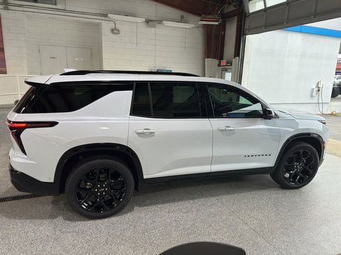 New 2026 Chevrolet Traverse RS w/ LPO, Floor Liner Package image 2