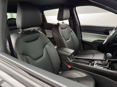 New 2026 Jeep Compass Limited image 18