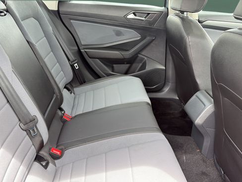 Used 2025 Volkswagen Jetta SE FWD image 22