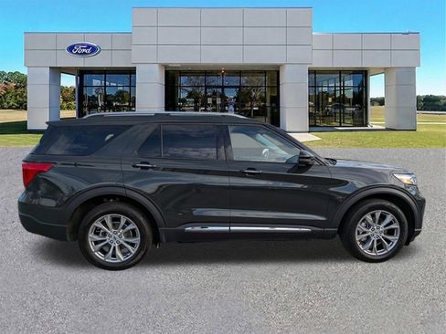 Certified 2023 Ford Explorer Limited w/ Equipment Group 301A image 3