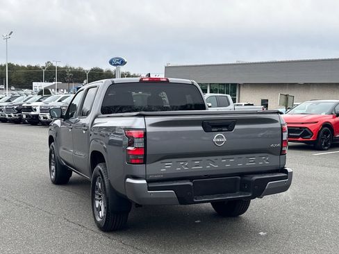 Used 2025 Nissan Frontier SV image 17