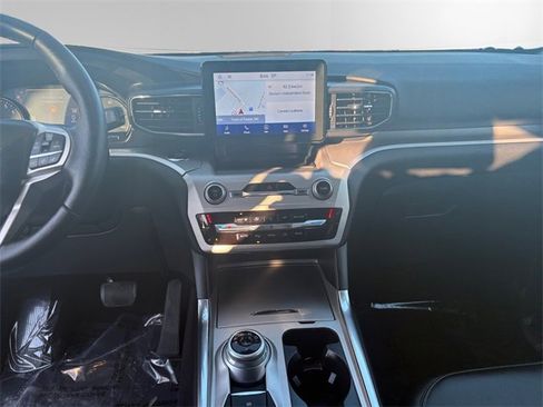 Used 2022 Ford Explorer XLT w/ Equipment Group 202A image 11