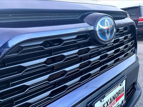 Used 2021 Toyota RAV4 XLE image 29