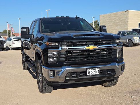 Used 2025 Chevrolet Silverado 2500 LT AWD/4WD image 3