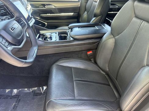 Used 2023 Jeep Wagoneer Series II AWD/4WD image 15