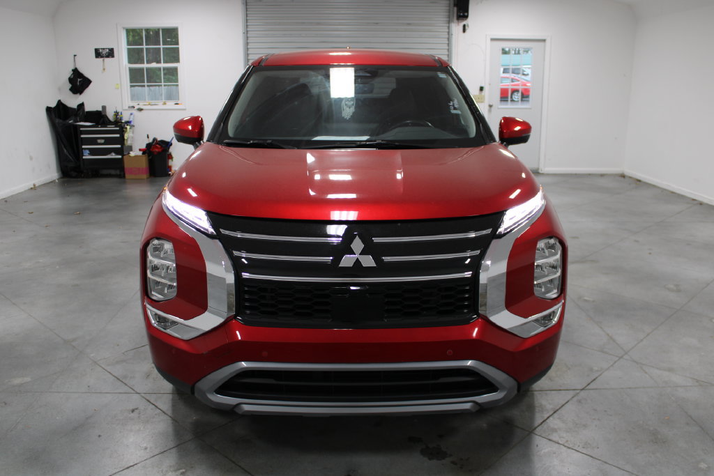 Used 2025 Mitsubishi Outlander SE FWD image 3