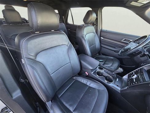 Used 2017 Ford Explorer Limited image 30