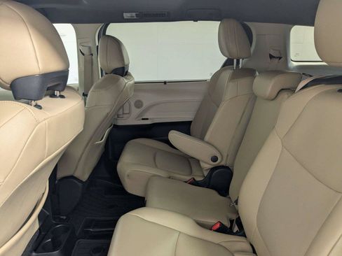 Used 2021 Toyota Sienna XLE w/ XLE Plus Package FWD image 35