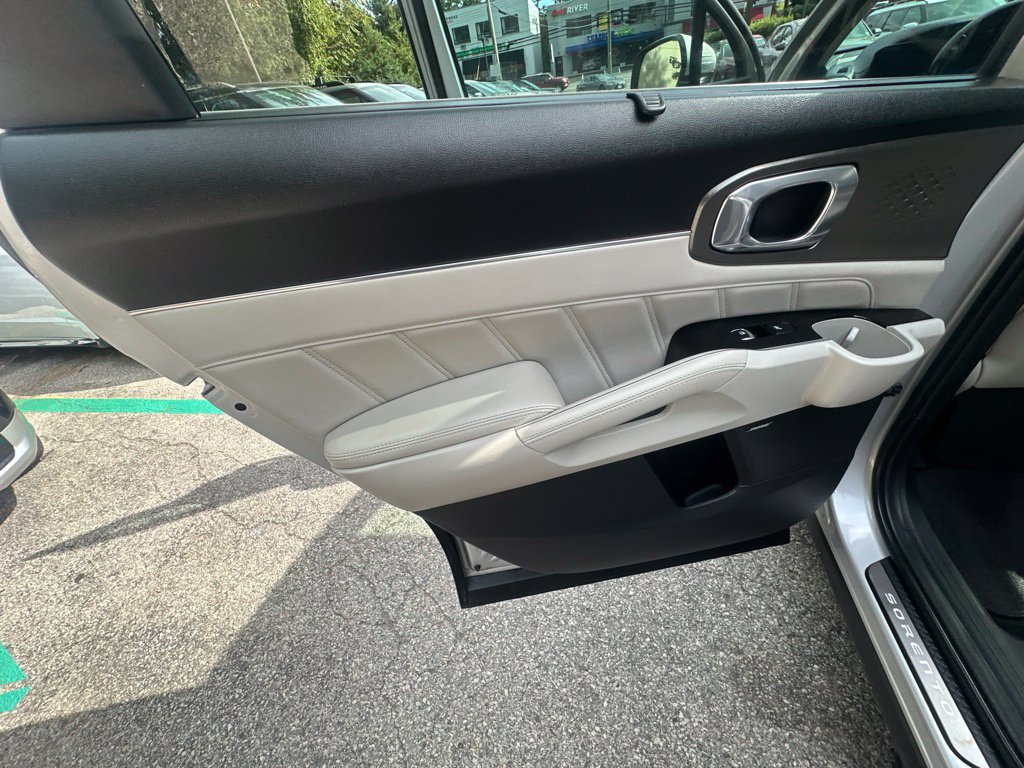 Used 2023 Kia Sorento SX Prestige w/ Panoramic Sunroof Package AWD/4WD image 24