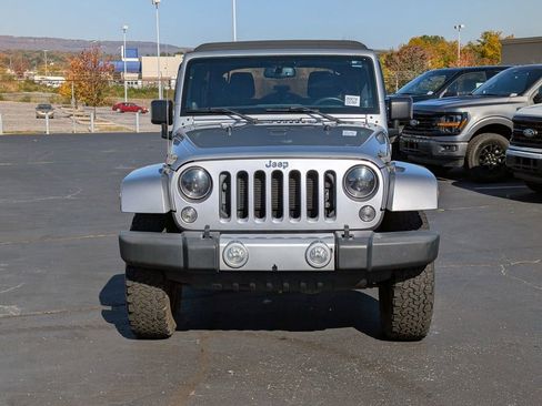 Used 2014 Jeep Wrangler Unlimited Sahara w/ Connectivity Group image 7