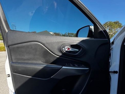 Used 2020 Jeep Cherokee Latitude image 9