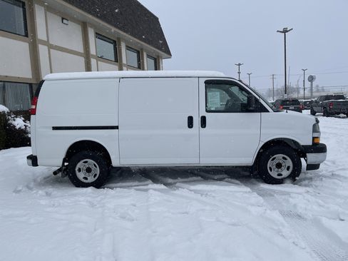 Used 2019 Chevrolet Express 2500 image 2