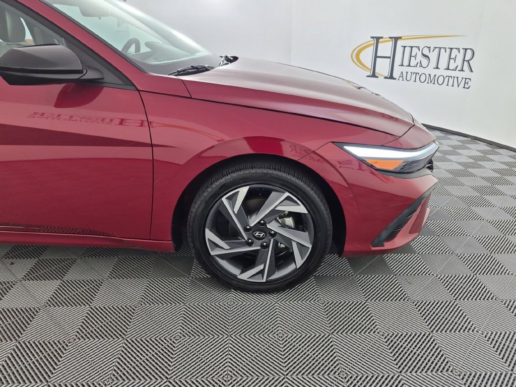 Used 2025 Hyundai Elantra SEL FWD image 13