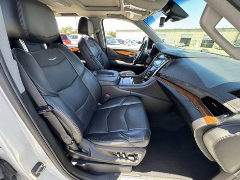 Used 2018 Cadillac Escalade ESV Premium Luxury AWD/4WD image 14