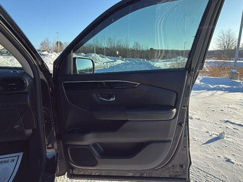 Used 2025 Honda Pilot Touring image 18