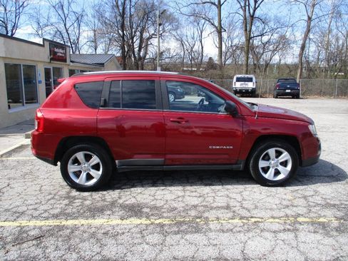 Used 2011 Jeep Compass Sport w/ Sun/Sound Group image 10