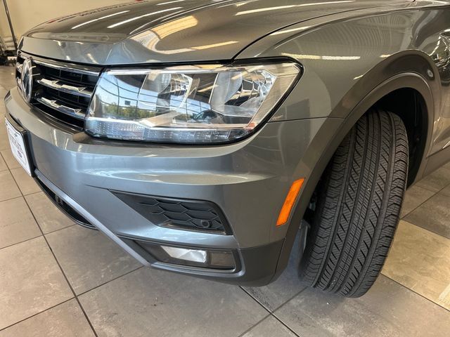 Used 2020 Volkswagen Tiguan SEL AWD/4WD image 18